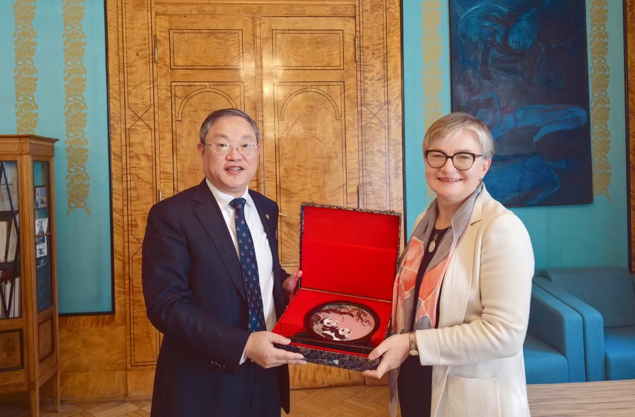 0D62E3B09571B6E54A179906750_B4C99A40_22A2C 0D62E3B09571B6E54A179906750_B4C99A40_22A2C