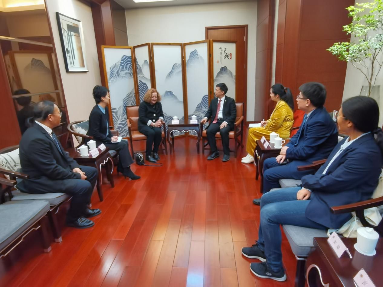 26B0525F59D8DA05B2C22359E10_E838F395_24614