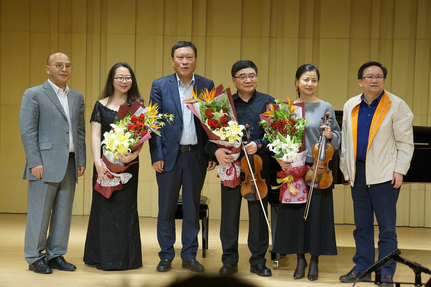 BE9C401736B5914AC42CF43005B_D4A9C8CA_3CA5D.jpg?e= BE9C401736B5914AC42CF43005B_D4A9C8CA_3CA5D.jpg?e=